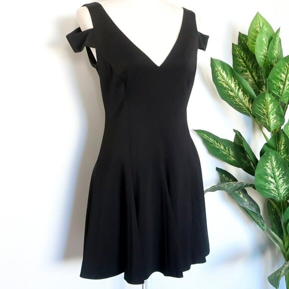 Ralph Lauren Black Cold Shoulder Sleeveless Fit & Flare V-neck Mini Dress 4 - Picture 1 of 9